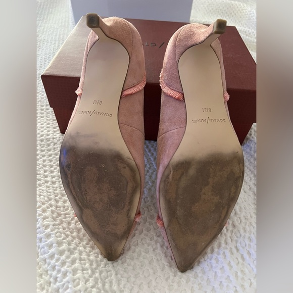 Donald Pliner pink suede pointy toe pumps - Picture 7 of 7